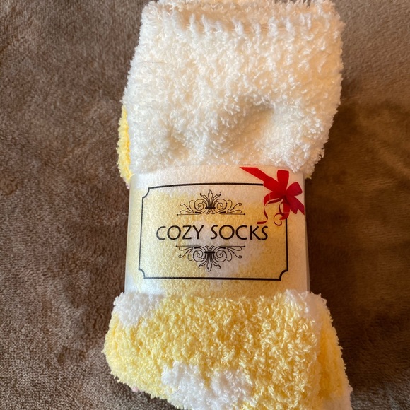 Cozy socks in multiple colors. - Picture 3 of 6